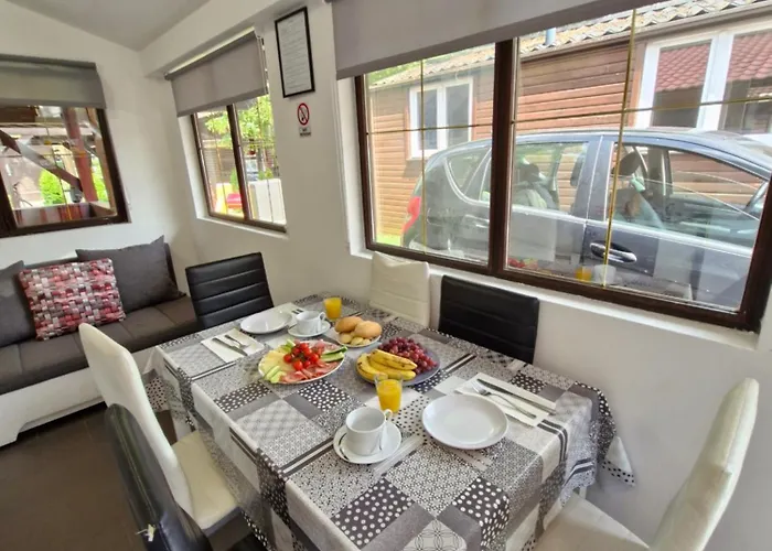 Cottage House 92 Auqaluna